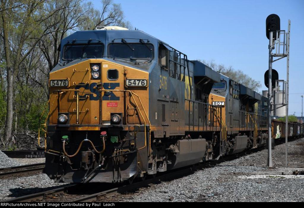 Westbound manifest apporaches the NS diamonds